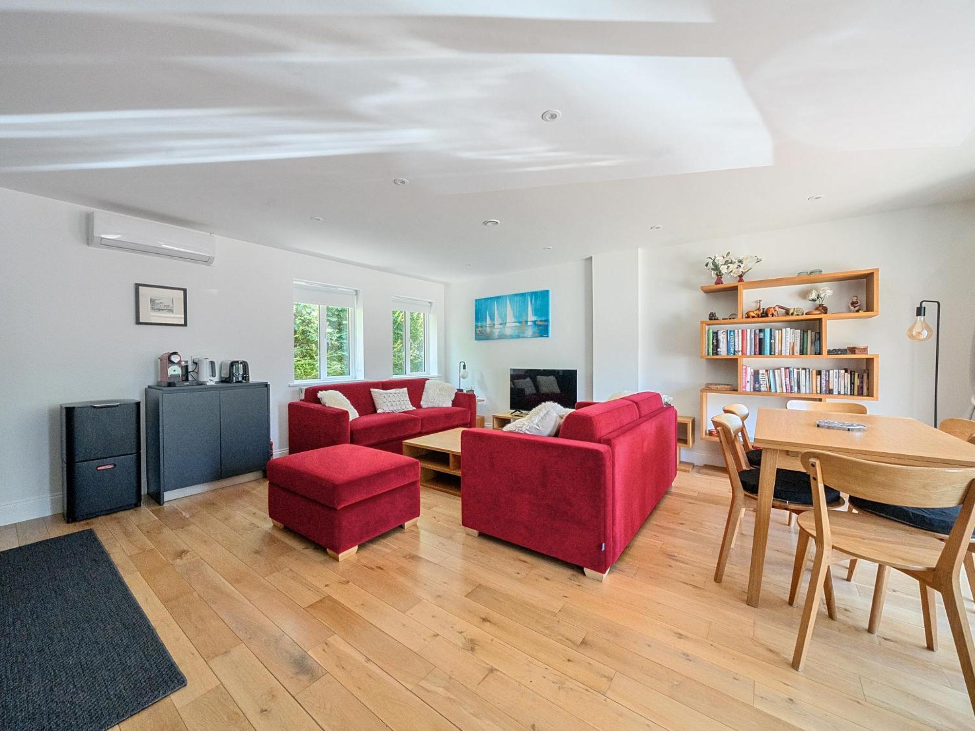 ★ Luxury ★ Sleeps 4, Free Parking *