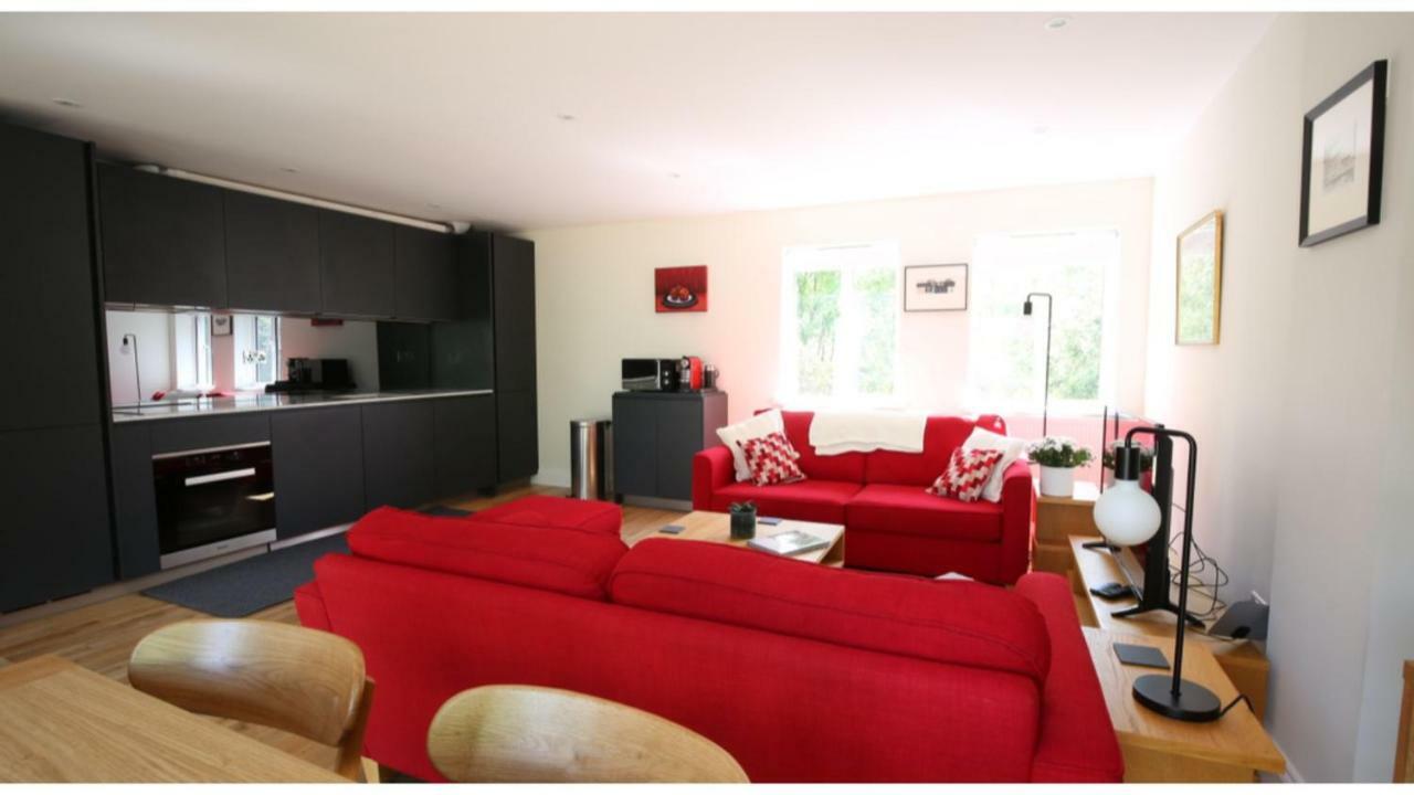 ★ Luxury ★ Sleeps 4, Free Parking Апартаменты
